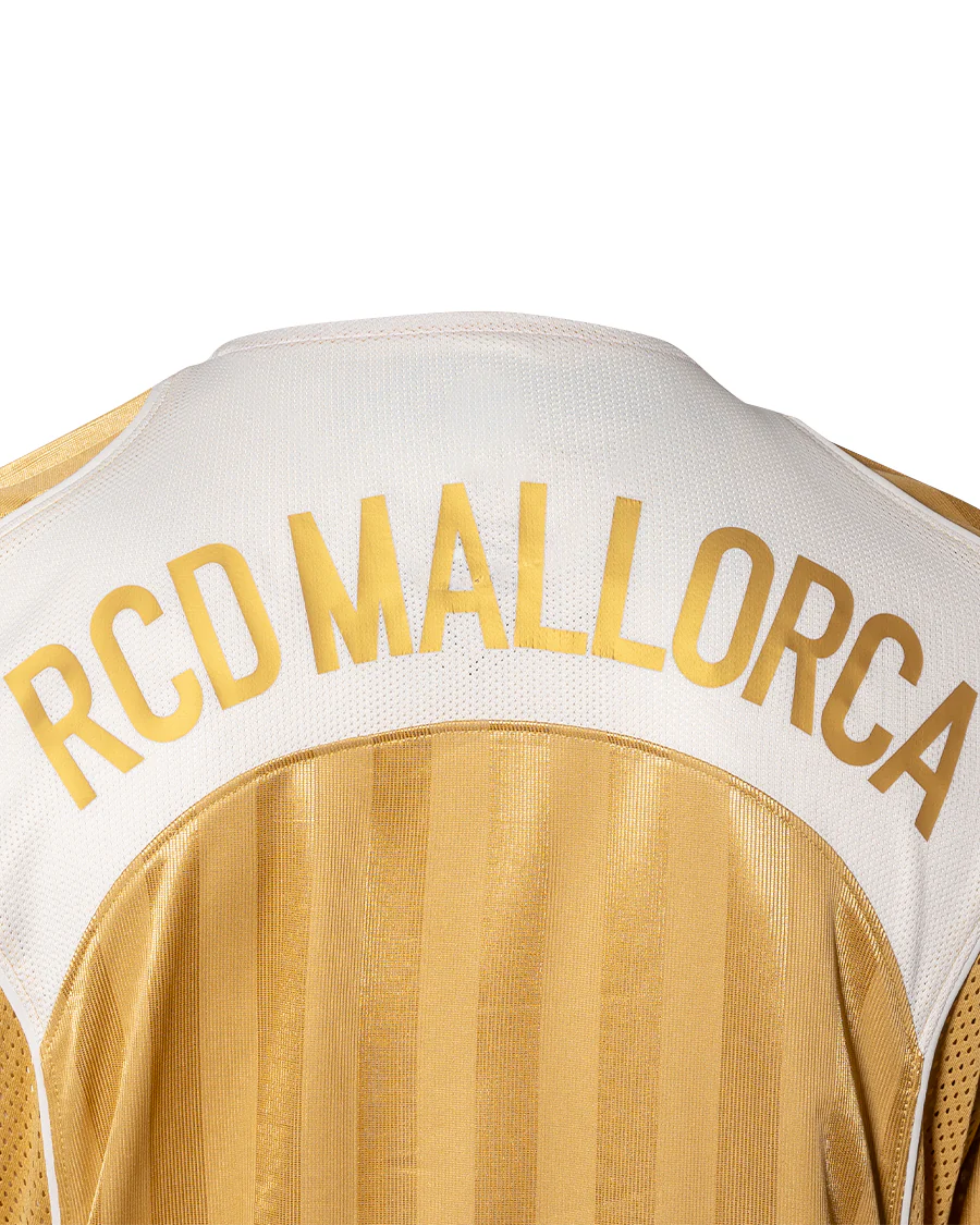 Camiseta Total 90 Gold Niño - Image 9